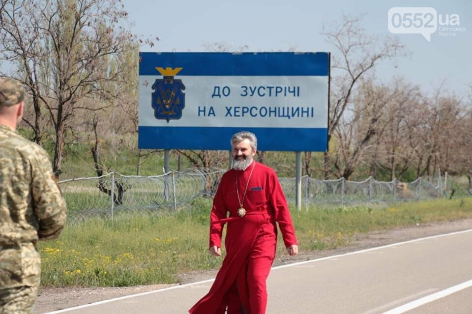 Благодатный огонь в Крым передали пограничники Херсонской о..., фото-3 Благодатный огонь в Крым передали пограничники Херсонской области , фото-3