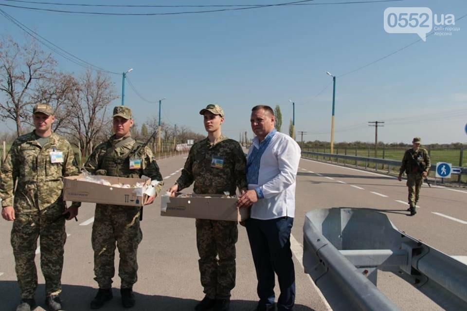 Благодатный огонь в Крым передали пограничники Херсонской о..., фото-4 Благодатный огонь в Крым передали пограничники Херсонской области , фото-4