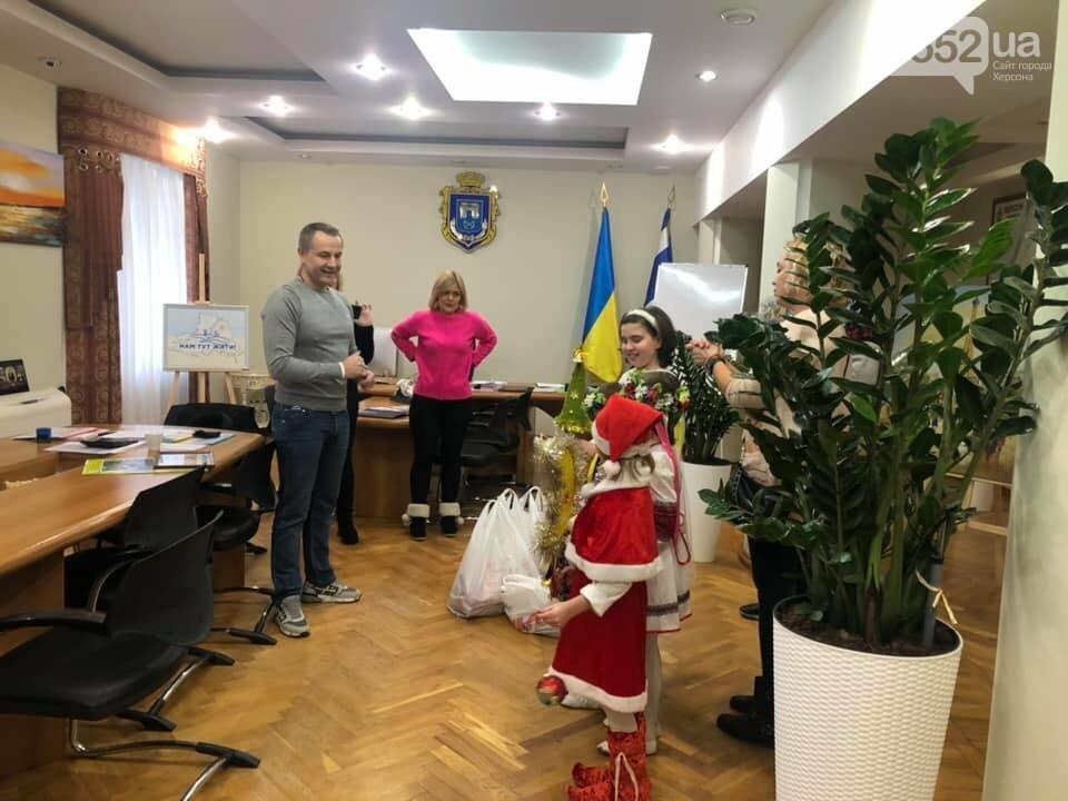 Игорь Колыхаев радушно встречает колядников, фото-8 Игорь Колыхаев радушно встречает колядников, фото-8