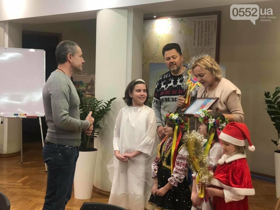 Игорь Колыхаев радушно встречает колядников, фото-7 Игорь Колыхаев радушно встречает колядников, фото-7