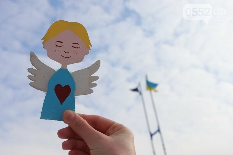 Студенти ХДУ долучились до акції «Ангели пам'яті», фото-1 Студенти ХДУ долучились до акції «Ангели пам'яті», фото-1