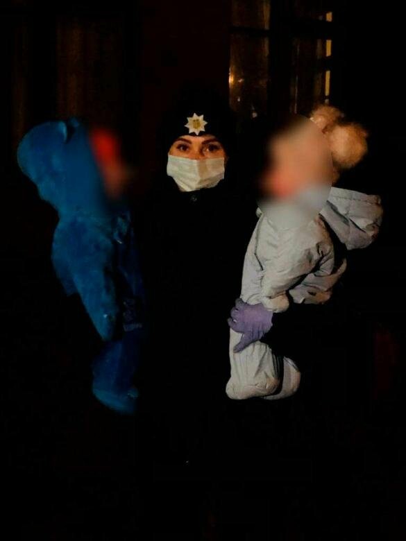 Поліція Херсонщини відкрила кримінальне провадження щодо жінки, яка залишила двох 7-місячних доньок самих в будинку