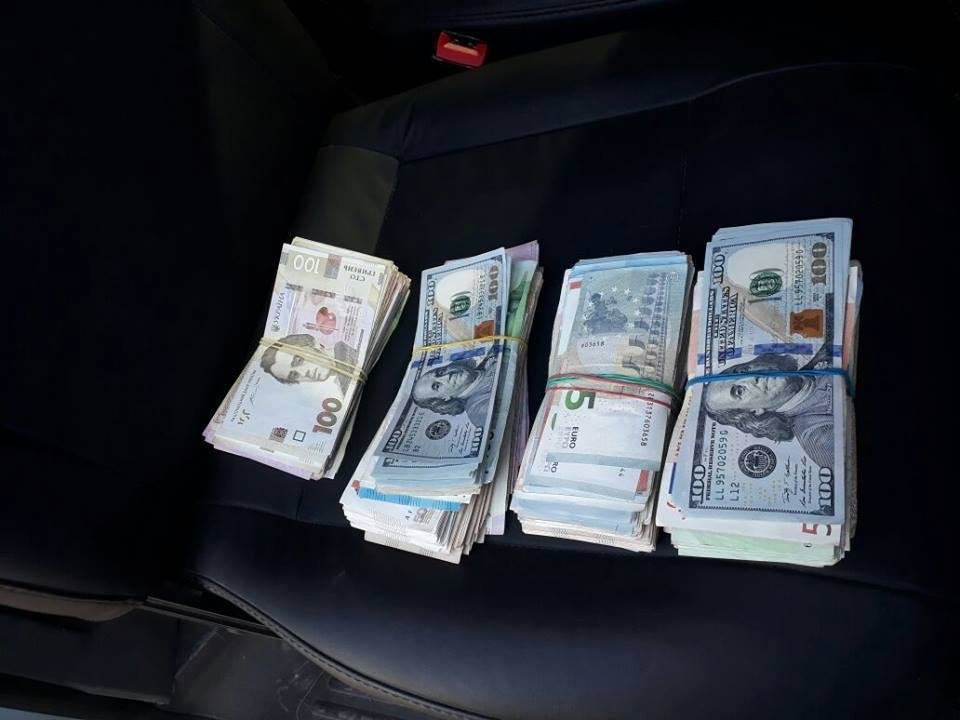 В Херсонской области неизвестные пытали "валютчика", фото-1 В Херсонской области неизвестные пытали "валютчика", фото-1