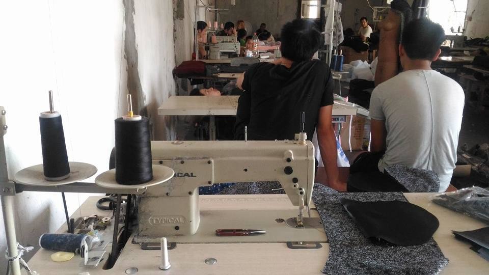 У Херсоні поліцейські припинили діяльність незаконного цех..., фото-2 У Херсоні поліцейські припинили діяльність незаконного цеху з пошиття одягу, де працювали іноземці, фото-2
