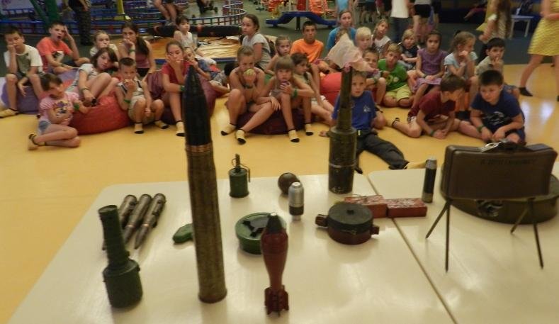 Рятувальники провели пізнавально-розвиваючу акцію «Познайом..., фото-3 Рятувальники провели пізнавально-розвиваючу акцію «Познайомся з професією піротехніка», фото-3