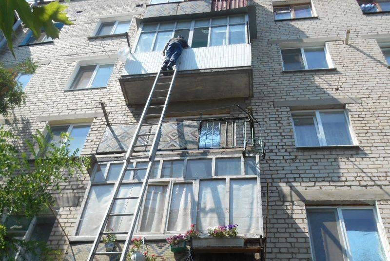 У м.Нова Каховка через пустощі дитини рятувальникам довелос..., фото-1 У м.Нова Каховка через пустощі дитини рятувальникам довелося відкривати двері в квартиру, фото-1