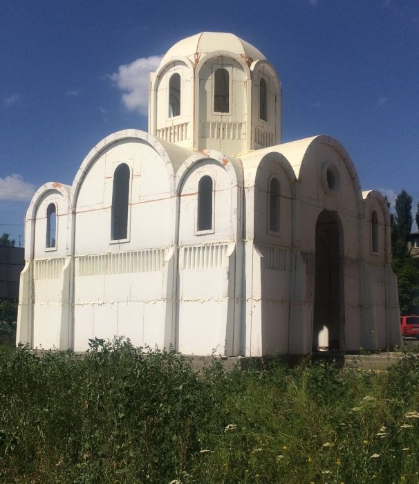 За несколько часов построили церковь в Херсоне 