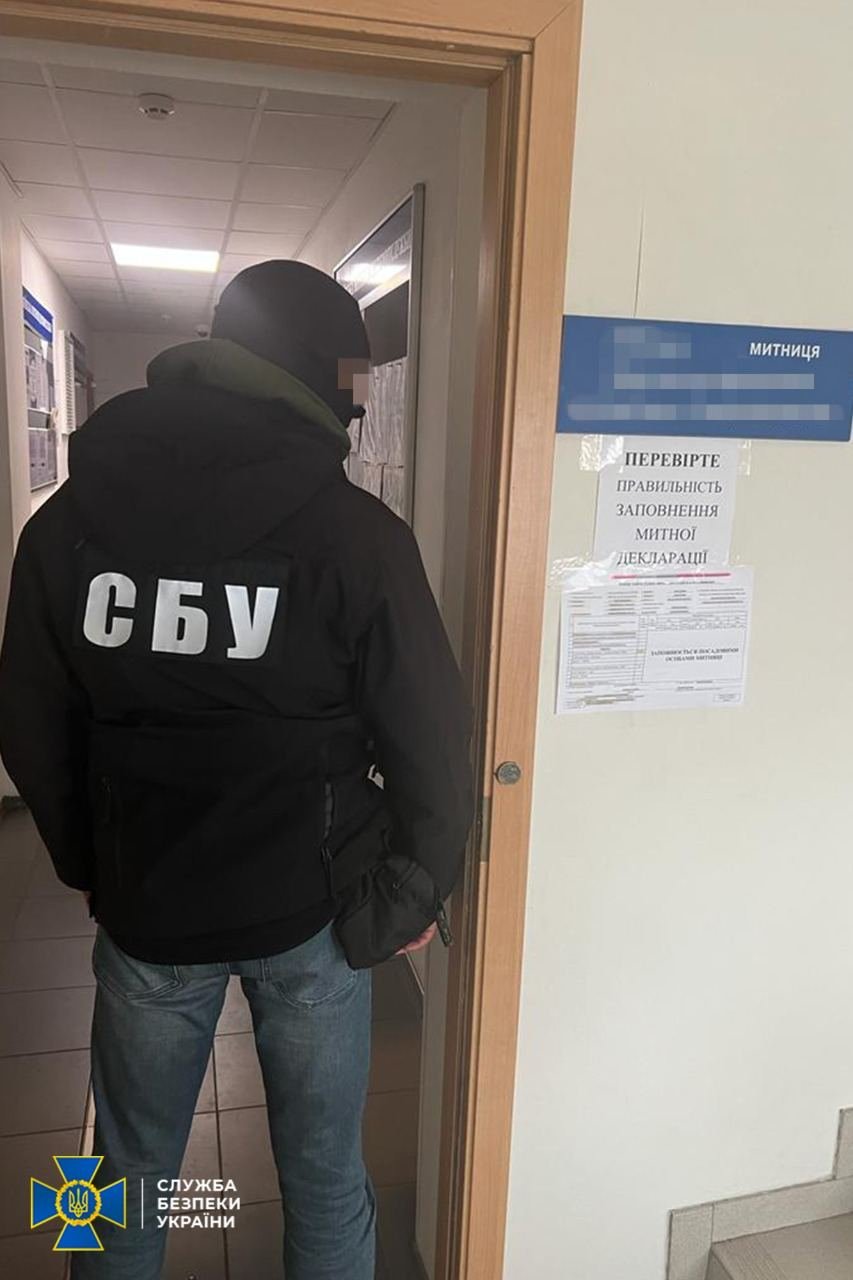 СБУ викрила високопосадовців з митниці, які блокували вивезення українського зерна до ЄС, - ФОТО