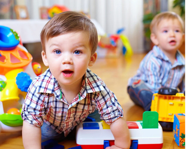 дитина в яслах