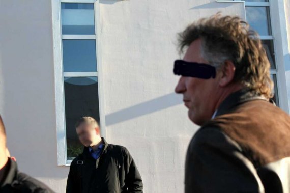 1380300947_270913_41