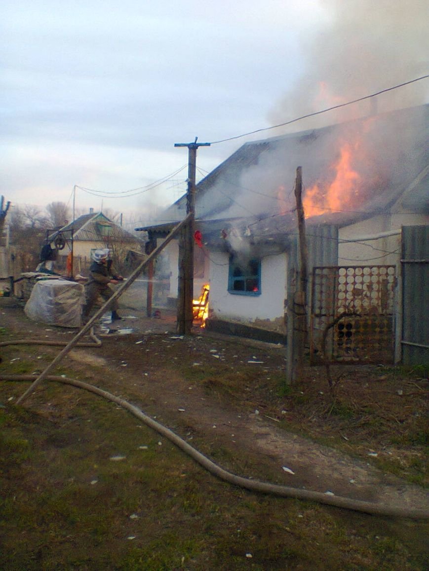 Курильщики Херсонщины опять устроили пожар (фото) - фото 1 Курильщики Херсонщины опять устроили пожар (фото) - фото 1