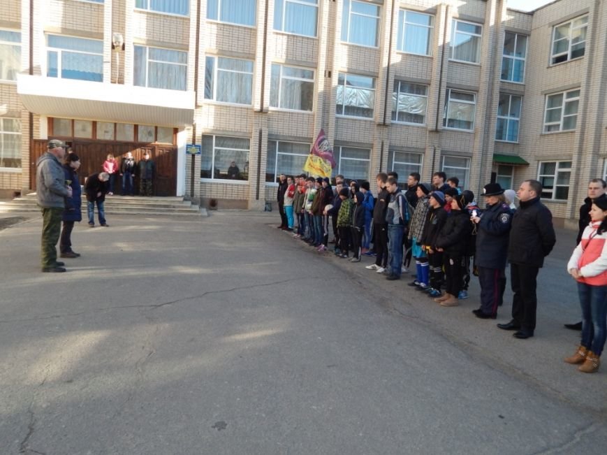 Сотрудники уголовно-исполнительной инспекции Херсонской области приняли участие в школьном мероприятии «Украина Единая» (фото) - фото 1