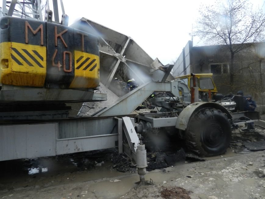 Спасатели Херсона достали тело из под железобетонной конструкции (фото) - фото 1