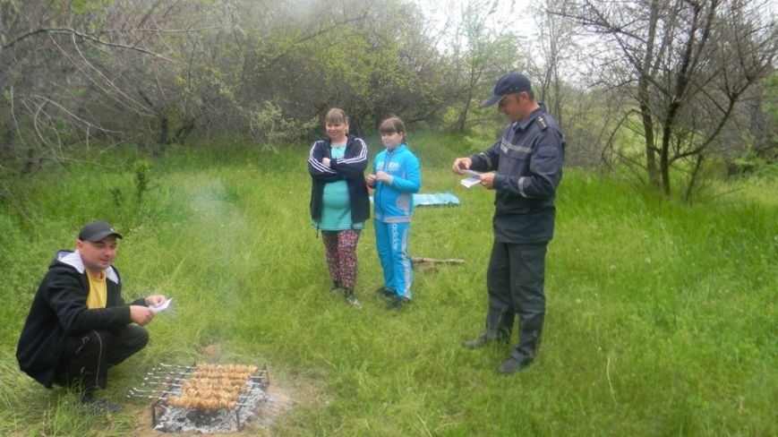 В Каховском районе спасатели напоминают отдыхающим правила безопасного поведения (фото) - фото 1 В Каховском районе спасатели напоминают отдыхающим правила безопасного поведения (фото) - фото 1