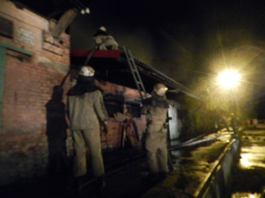 Вчерашний пожар на Херсонской Привокзалке тушили 6 пожарных машин (фото) - фото 2