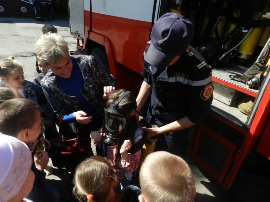 К херсонских спасателей на экскурсию приехали дети (фото) - фото 2