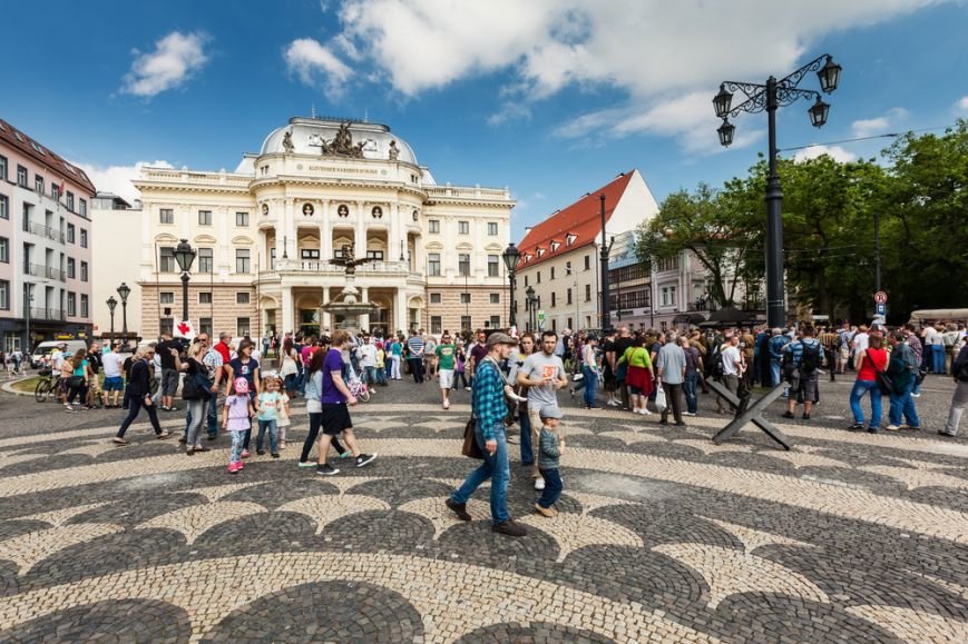 bratislava-slovakia-national-theater-on-hviezdosla